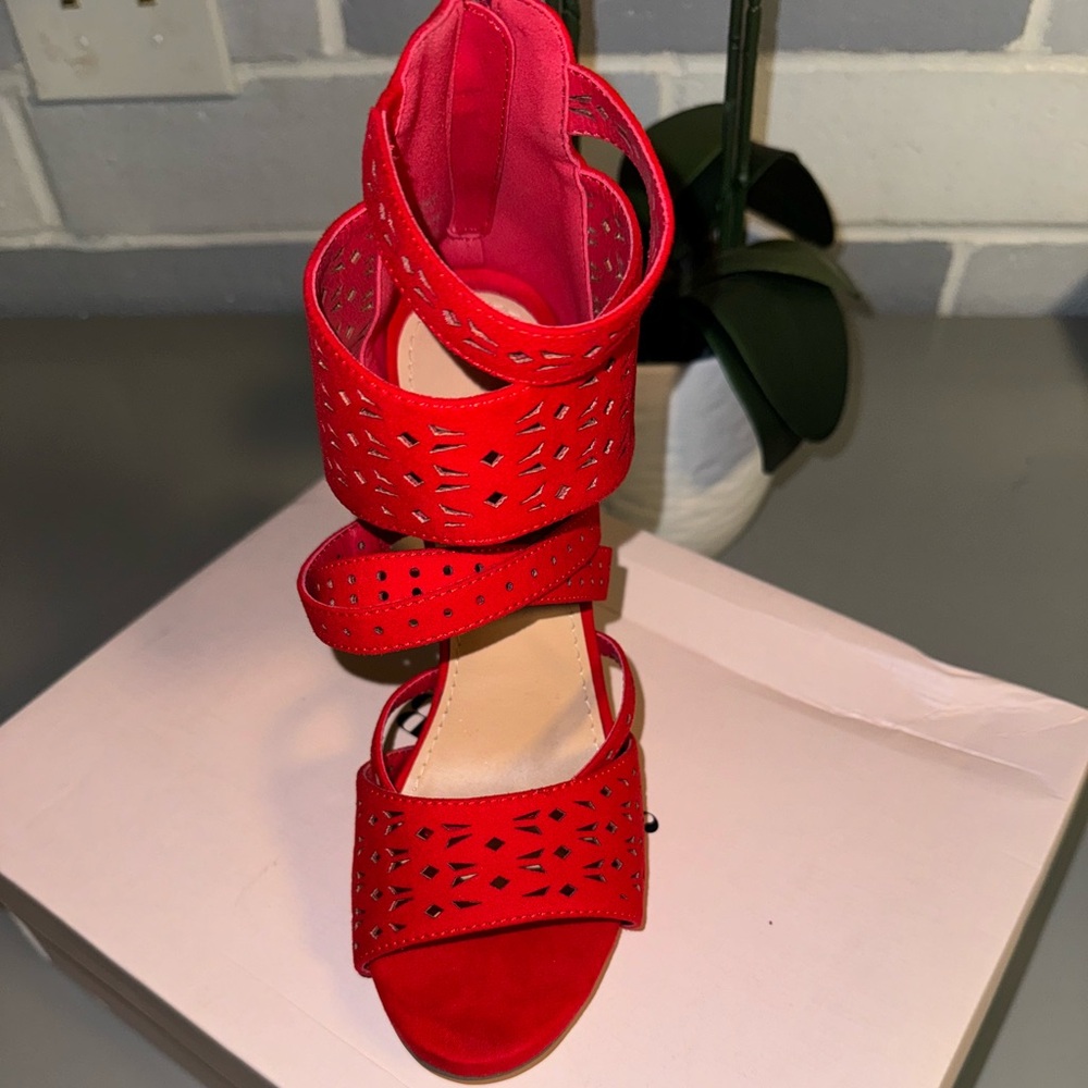 Heels - Picture 2 of 7